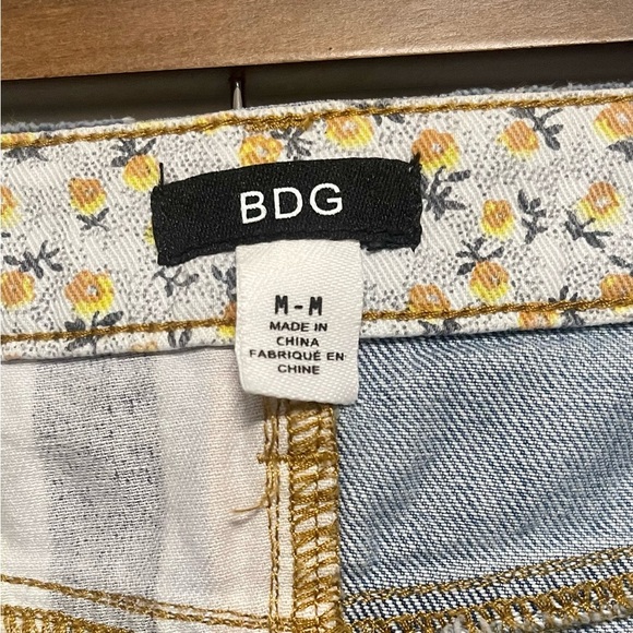 Urban Outfitters O BDG Assymetrical Denim Raw Hem
Patchwork Mini Skirt Size M - Picture 7 of 8